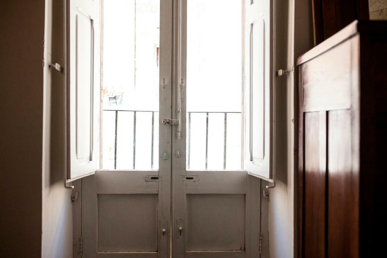 Explore The Historic City On Foot From An Old Town House เลชเช ภายนอก รูปภาพ